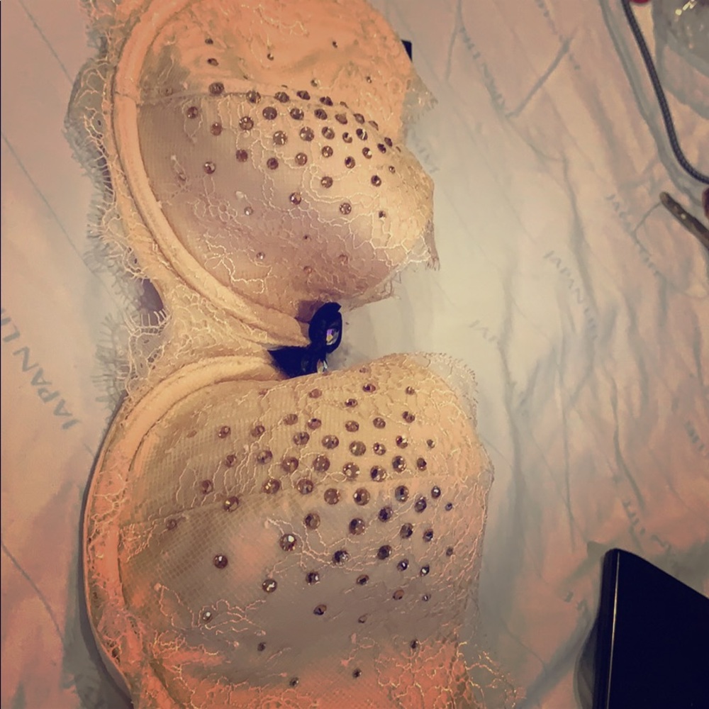 Victoria’s secret lacy bra